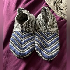 Bombas gripper unisex slipper  size L ( 9 -14) .  Unisex